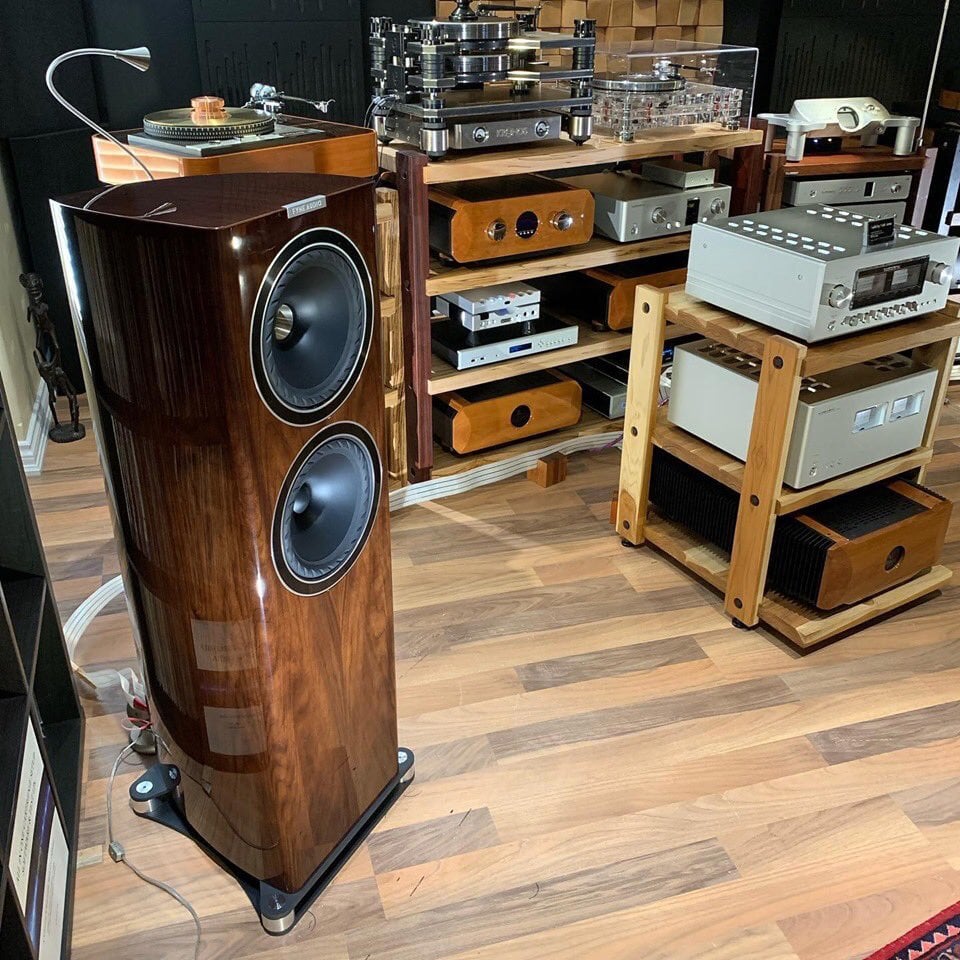 Đang tải tinhte_avshow_2019_fyne_f703_2.jpg…