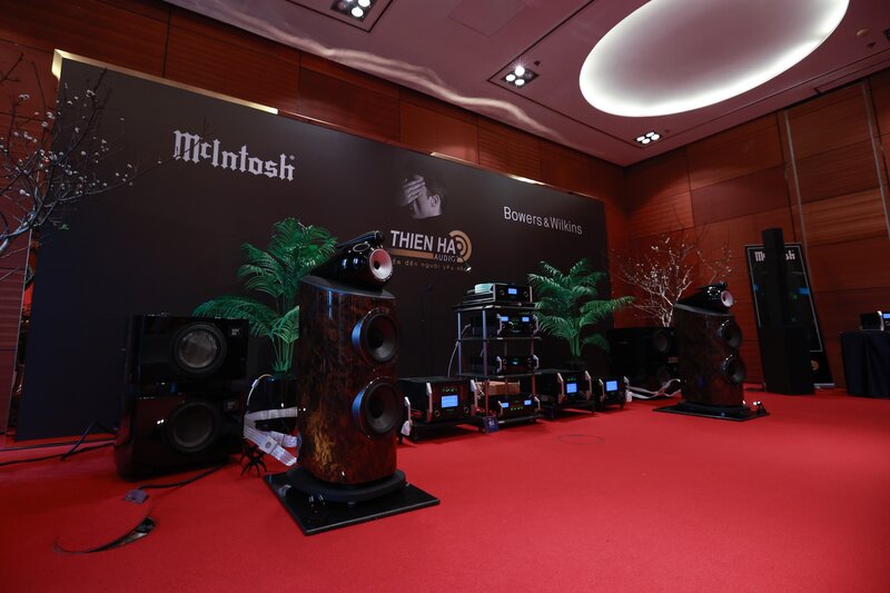 Hệ thống loa Bowers & Wilkins 801 D4 Signature có giá hơn 1 tỉ đồng. Ảnh: Hải Nguyễn