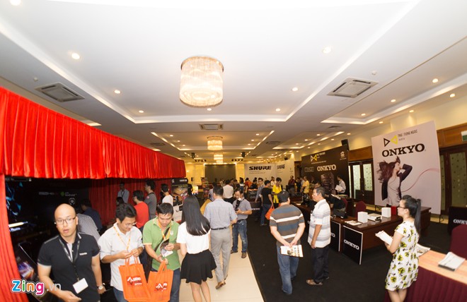 Nhiều thiết bị nghe nhìn giá trăm triệu ở AV Show 2015